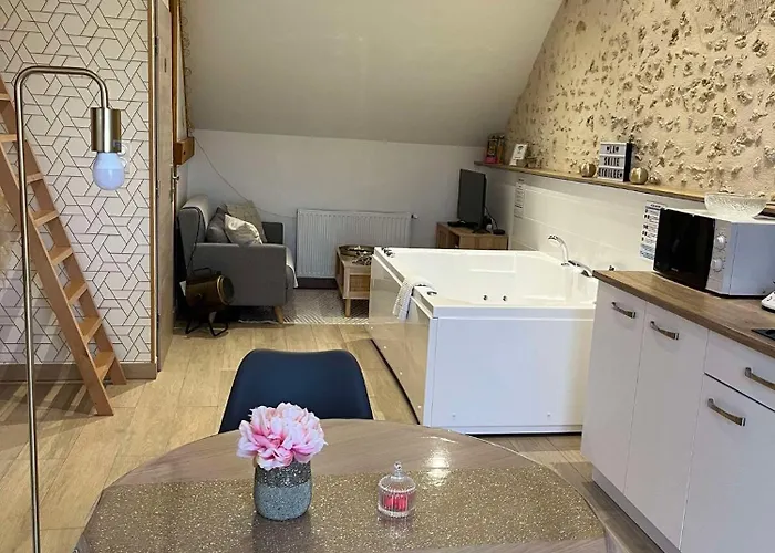 La Etoilee - Balneo Privative בית נופש *